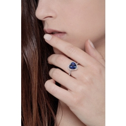 Weißgold Ring mit Herz aus blauem Saphir und Diamanten 2