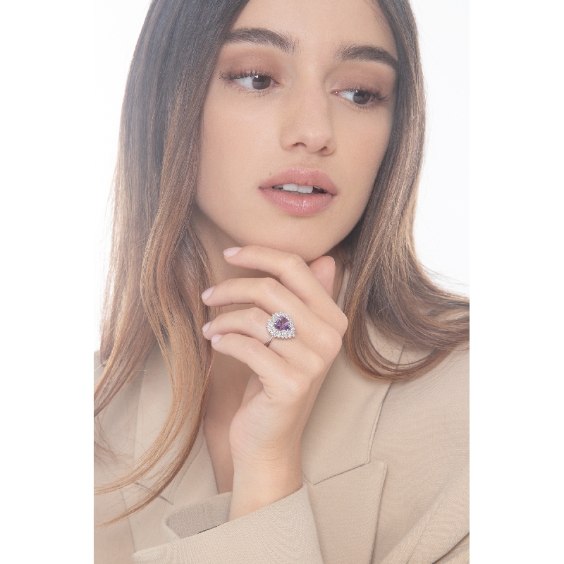 Amethyst Ring Weißgold 750 mit Diamanten  Amethyst Ring Weißgold 750 mit Diamanten
