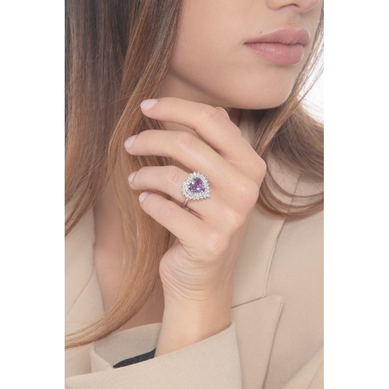 Amethyst Ring Weißgold 750 mit Diamanten  Amethyst Ring Weißgold 750 mit Diamanten