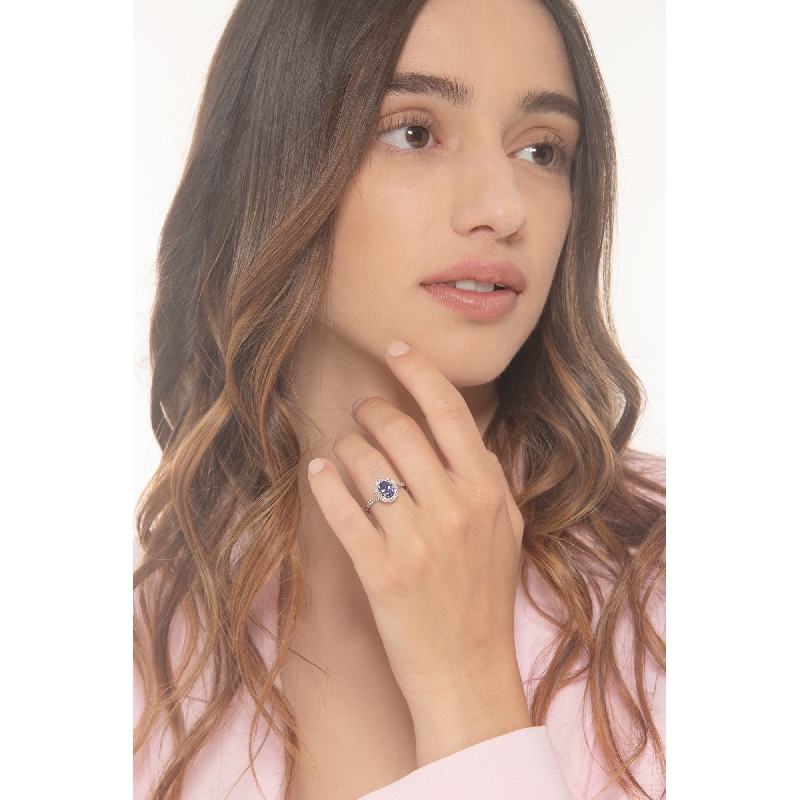 Halo Verlobungsring mit Diamanten und Tansanit Halo Verlobungsring mit Diamanten und Tansanit