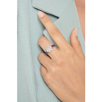 Weißgold Ring mit Diamanten und blauen Saphiren 