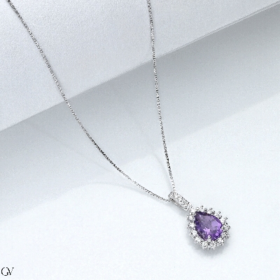 Weißgold 750 Halskette mit Halo Anhänger aus Diamanten und Amethyst 
