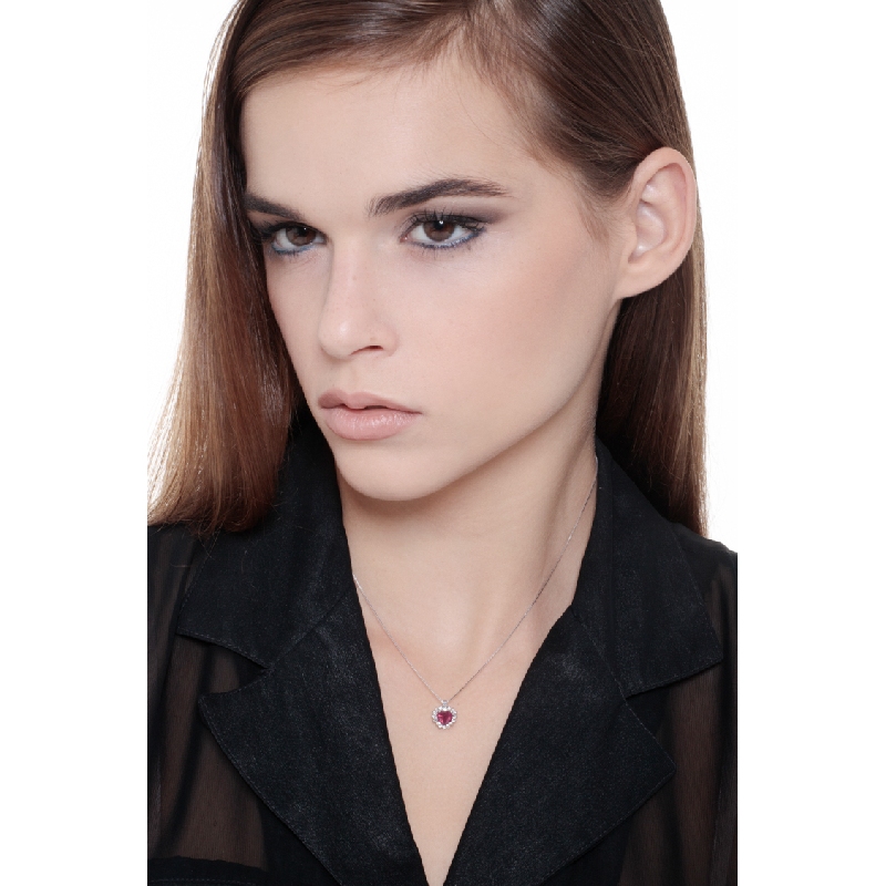 Rubin Herzanhänger mit Diamanten in Weißgold Kette  Rubin Herzanhänger mit Diamanten in Weißgold Kette