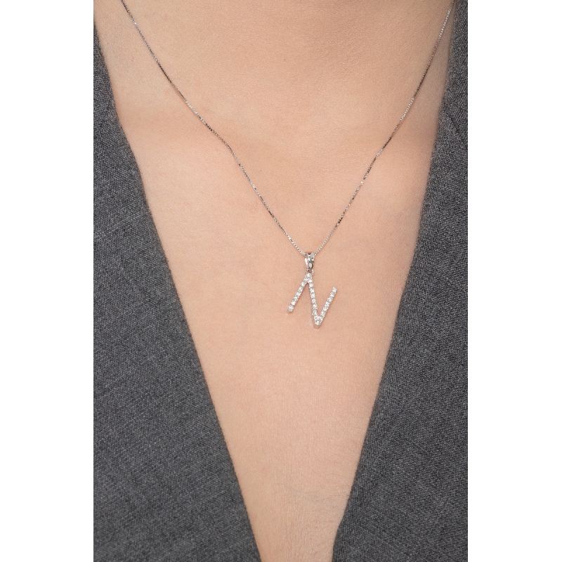 Weißgold-Kette mit Buchstabe N aus Diamanten  Weißgold-Kette mit Buchstabe N aus Diamanten