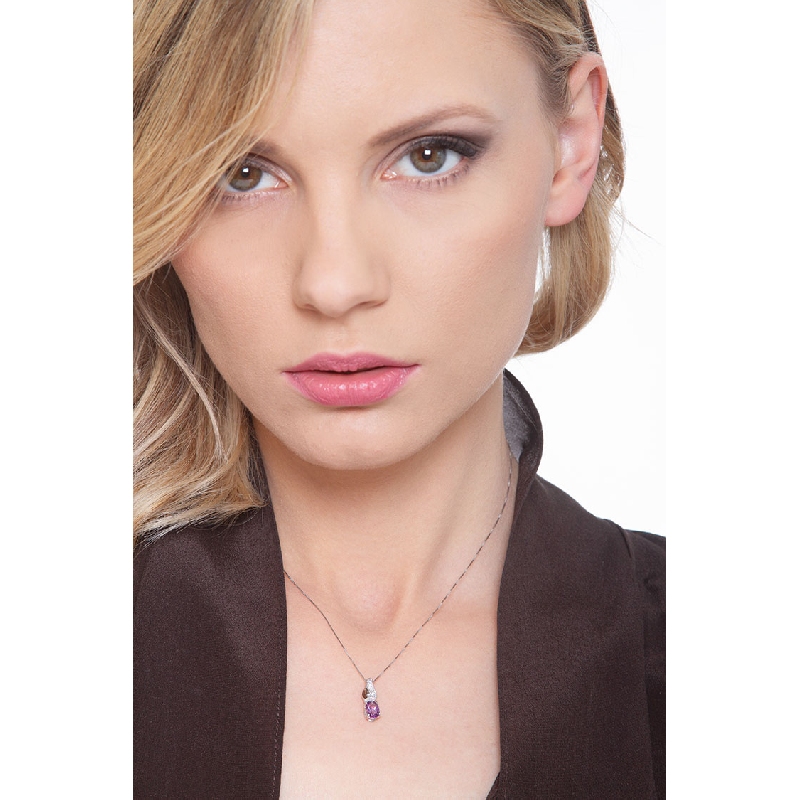Weißgold Kette mit Amethyst Anhänger und Diamanten Weißgold Kette mit Amethyst Anhänger und Diamanten