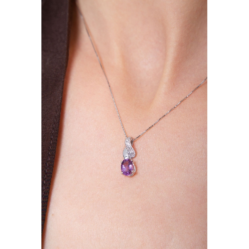 Weißgold Kette mit Amethyst Anhänger und Diamanten Weißgold Kette mit Amethyst Anhänger und Diamanten