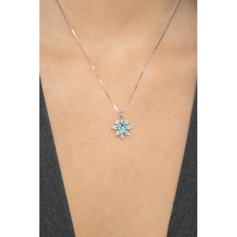 Weißgoldkette Damen mit Aquamarin- und Diamantanhänger  Weißgoldkette Damen mit Aquamarin- und Diamantanhänger