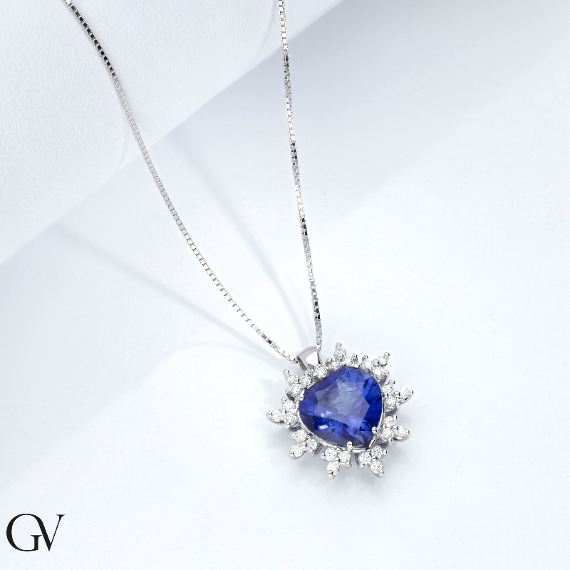 Blauer Saphir Halskette Weißgold 750  Blauer Saphir Halskette Weißgold 750