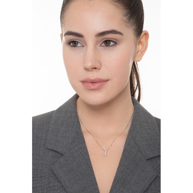 Weißgold Halskette mit Aquamarin und Diamanten Weißgold Halskette mit Aquamarin und Diamanten