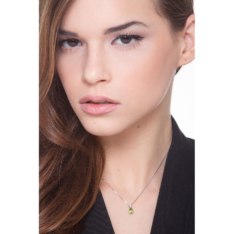 Peridot Anhänger mit Brillanten in 750er Weißgold Kette  Peridot Anhänger mit Brillanten in 750er Weißgold Kette