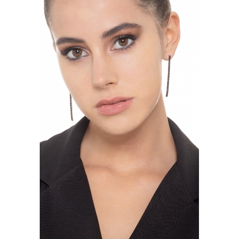 Ohrhänger aus Weißgold mit schwarzen Diamanten Ohrhänger aus Weißgold mit schwarzen Diamanten