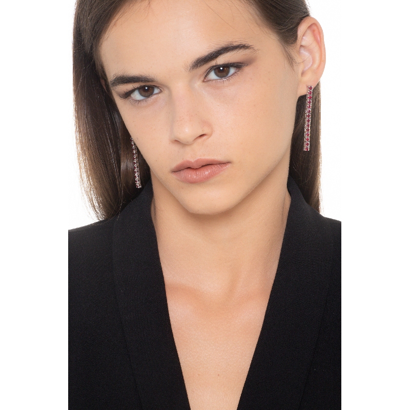 Weißgold Ohrringe mit roten Rubinen Weißgold Ohrringe mit roten Rubinen