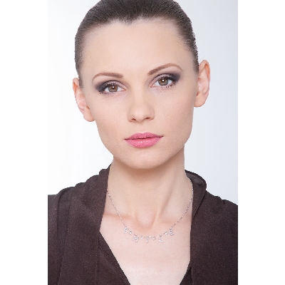 Kette aus Weißgold mit Schriftzug SMILE aus Diamanten