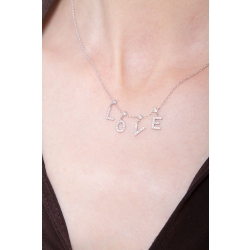Halskette aus Buchstaben LOVE aus Diamanten  2