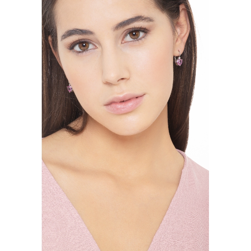 Ohrringe aus Weißgold mit herzförmigen Saphiren  Ohrringe aus Weißgold mit herzförmigen Saphiren