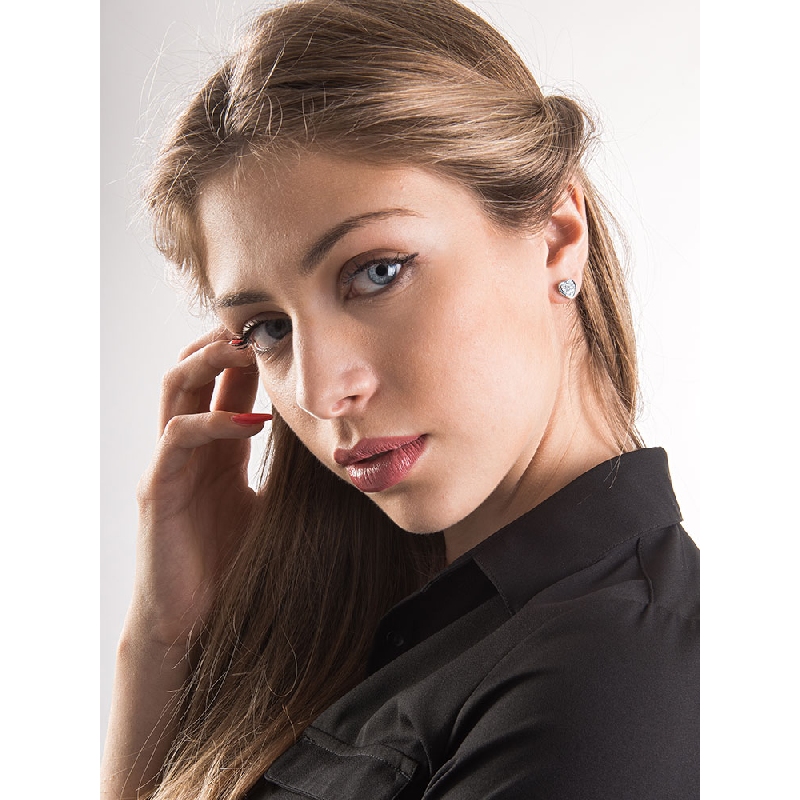 Weißgold Ohrstecker mit Diamant-Herz Weißgold Ohrstecker mit Diamant-Herz