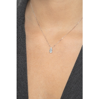 Weißgold-Halskette mit Diamant- und Aquamarin-Anhänger