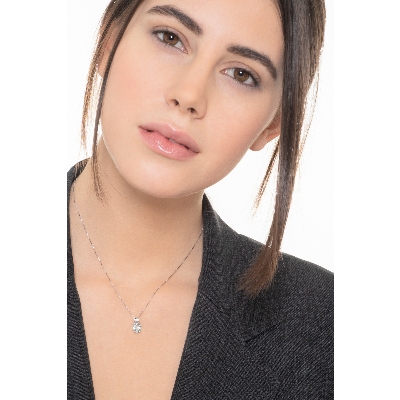 Halskette mit Aquamarin-Anhänger und Diamanten