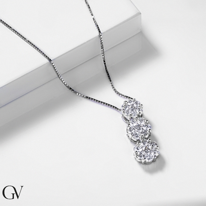 18K Weißgold Kette mit 3 Diamantanhängern  18K Weißgold Kette mit 3 Diamantanhängern