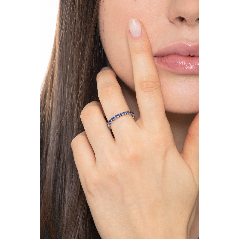 Memoire Ring Weißgold 18K mit blauen Saphiren  Memoire Ring Weißgold 18K mit blauen Saphiren