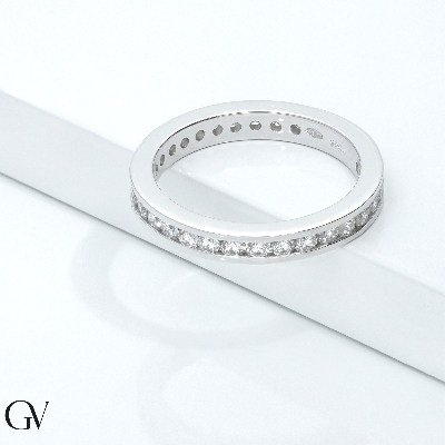 Weißgold Eternity Ring mit Diamanten in einer Kanalfassung
