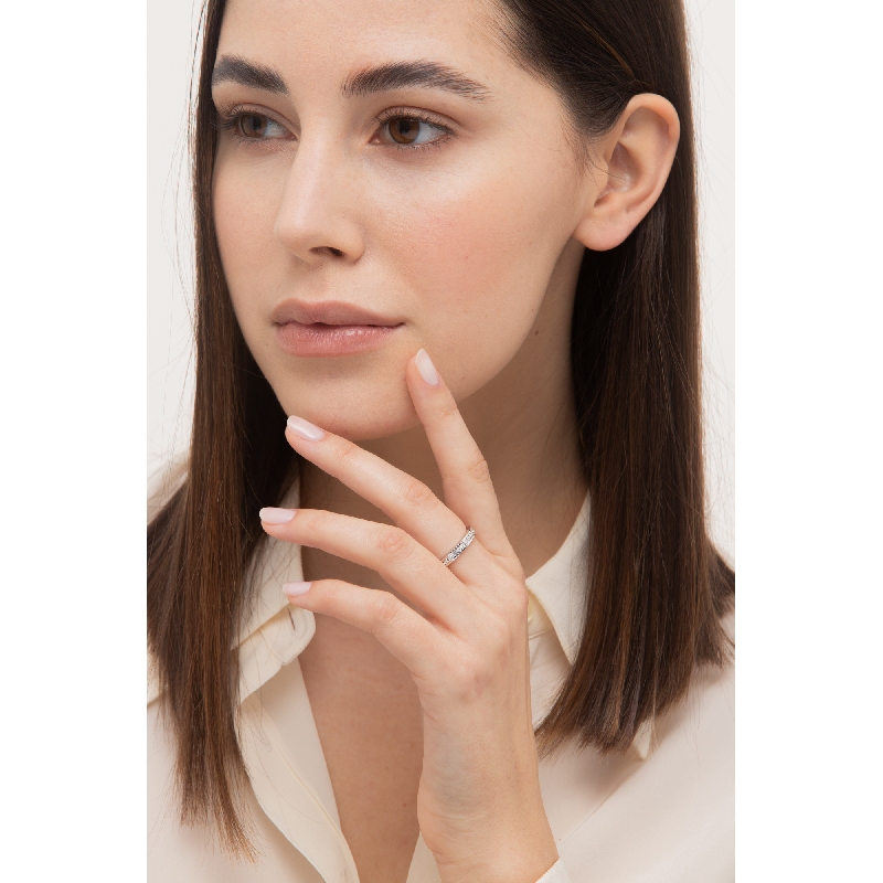 Weißgold Eternity Ring mit Diamanten in einer Kanalfassung