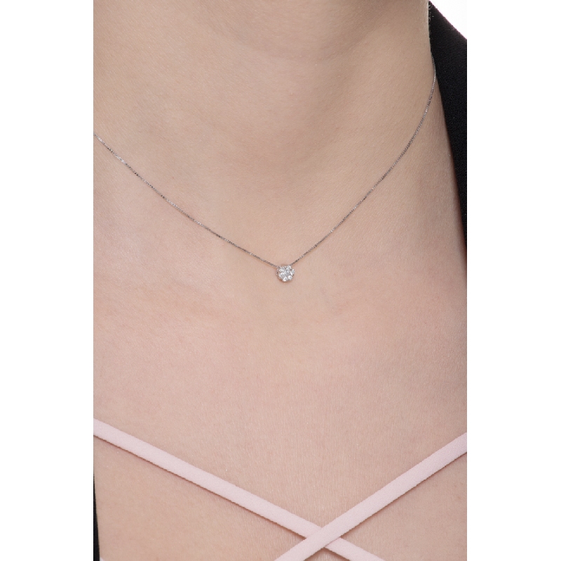 18K Weißgold Kette ILLUSION mit Blume aus Diamanten 18K Weißgold Kette ILLUSION mit Blume aus Diamanten